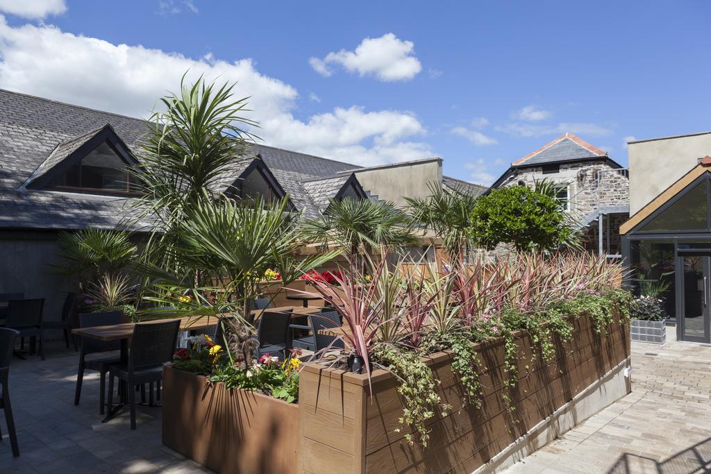 The White Hart Hotel Wetherspoon โอ๊คแฮมป์ตัน ภายนอก รูปภาพ