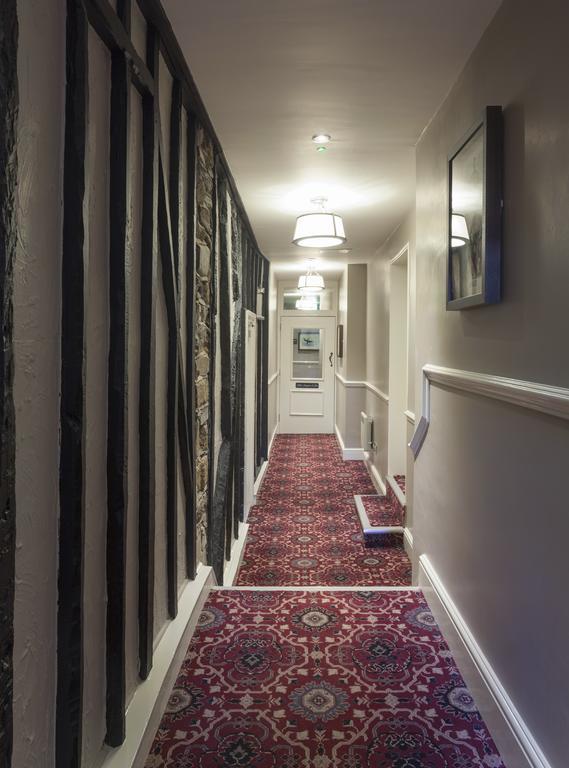 The White Hart Hotel Wetherspoon โอ๊คแฮมป์ตัน ภายนอก รูปภาพ