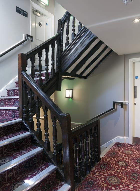 The White Hart Hotel Wetherspoon โอ๊คแฮมป์ตัน ภายนอก รูปภาพ