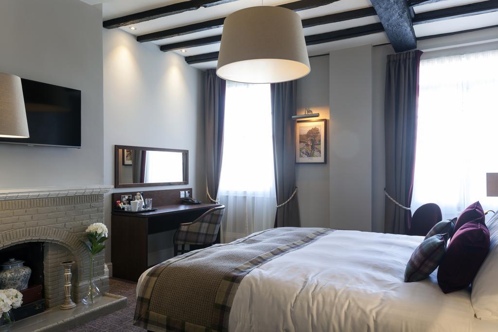 The White Hart Hotel Wetherspoon โอ๊คแฮมป์ตัน ภายนอก รูปภาพ