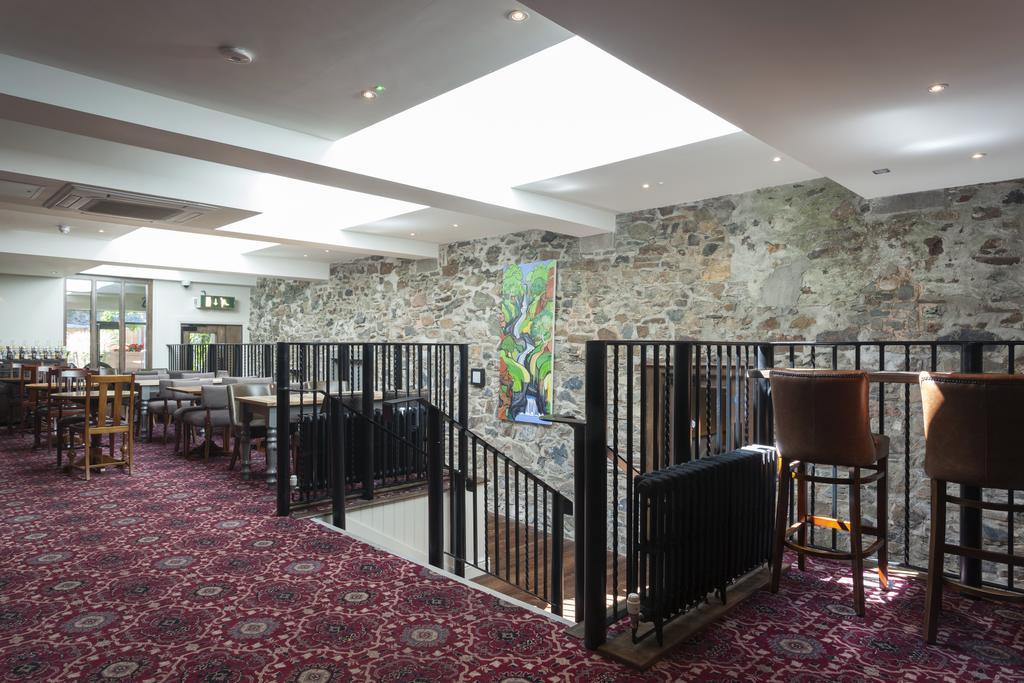 The White Hart Hotel Wetherspoon โอ๊คแฮมป์ตัน ภายนอก รูปภาพ