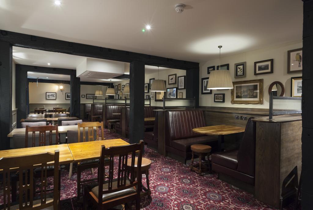 The White Hart Hotel Wetherspoon โอ๊คแฮมป์ตัน ภายนอก รูปภาพ