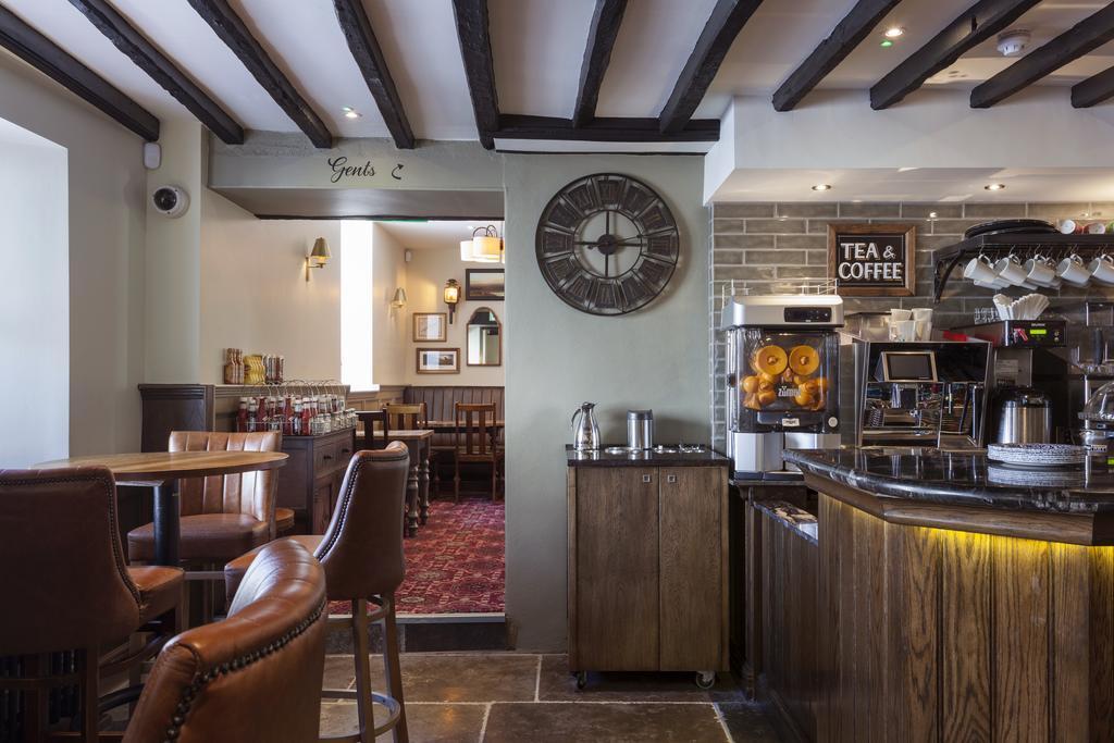 The White Hart Hotel Wetherspoon โอ๊คแฮมป์ตัน ภายนอก รูปภาพ