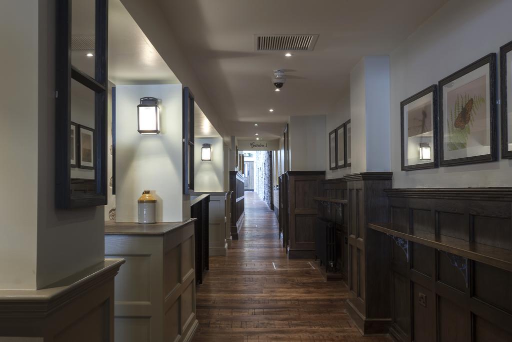The White Hart Hotel Wetherspoon โอ๊คแฮมป์ตัน ภายนอก รูปภาพ