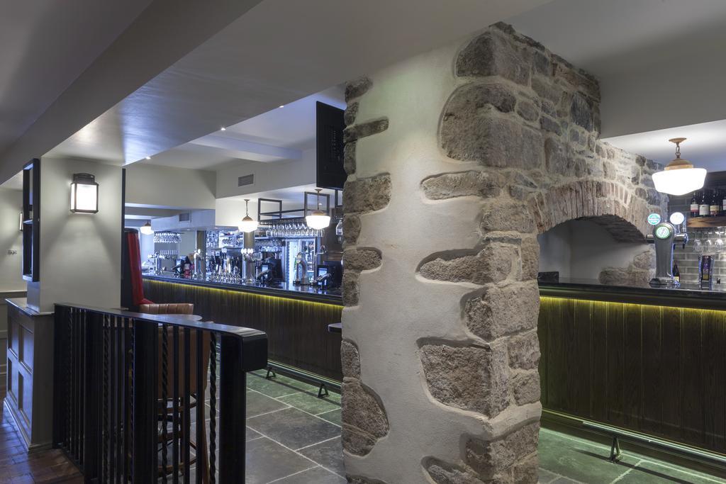 The White Hart Hotel Wetherspoon โอ๊คแฮมป์ตัน ภายนอก รูปภาพ