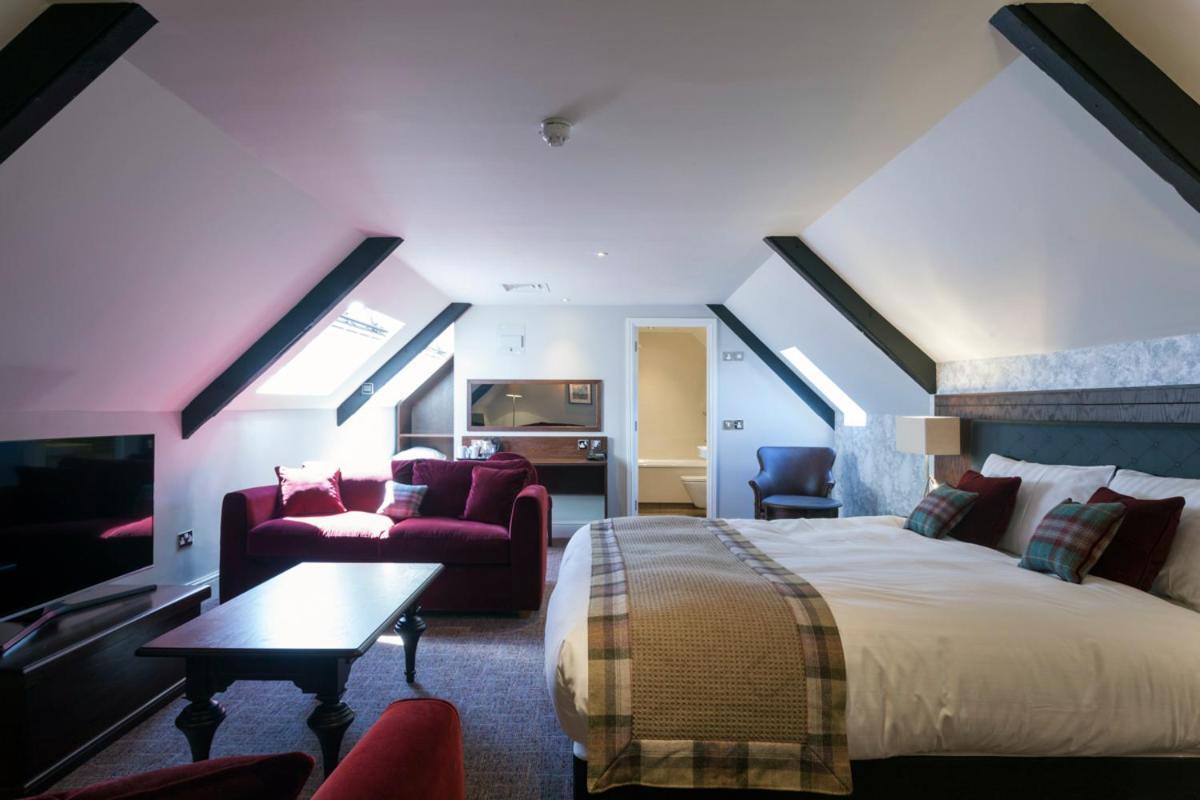 The White Hart Hotel Wetherspoon โอ๊คแฮมป์ตัน ภายนอก รูปภาพ